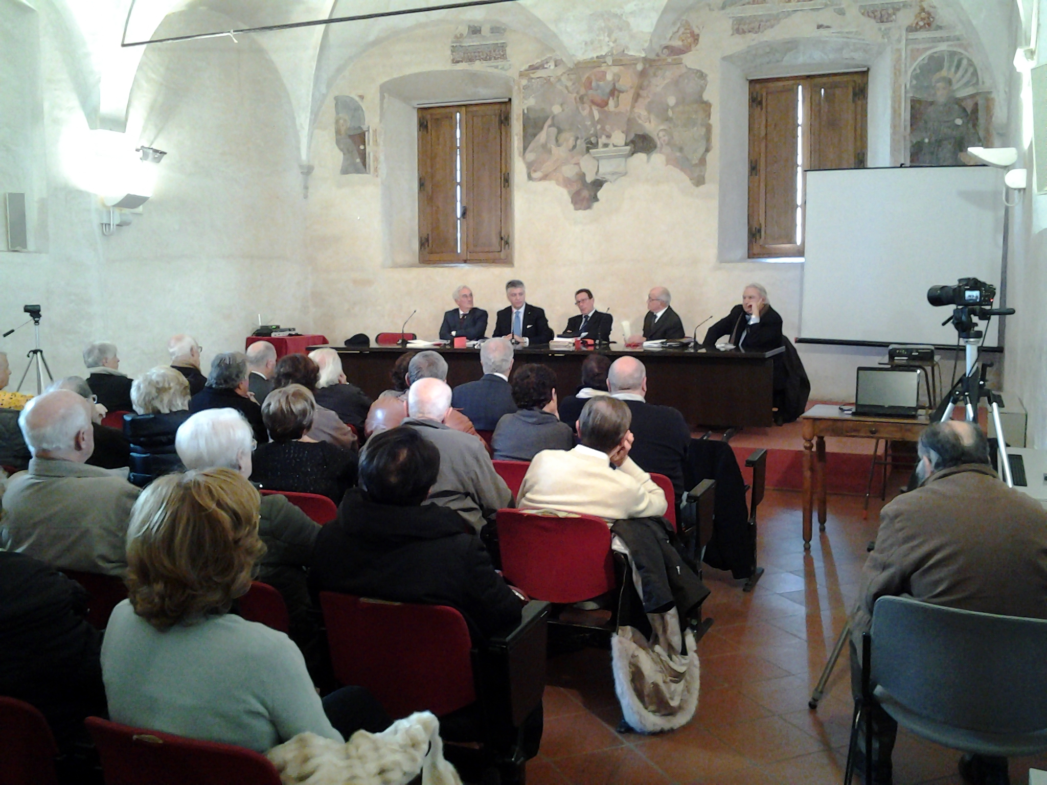 Tanta gente alla presentazione dei libri sull'Ospedale di Pietrasanta!!!